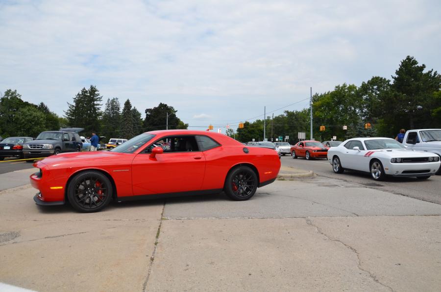  Dodge Challenger SRT Hellcat 2015 года  (фото 35 из 42)